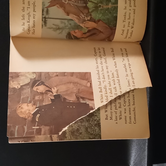 Vintage 1959 Walt Disney's "Tonka" Little Golden Book - Picture 9 of 16